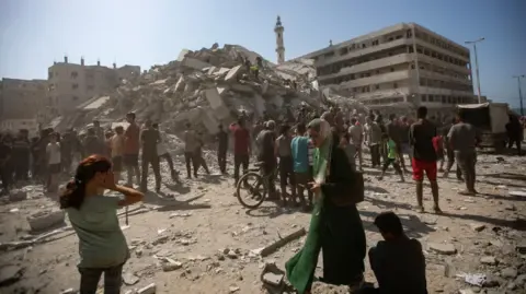 Heightened Artillery Offensive Unfolds in Gaza